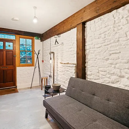 Highbury Corner Apartment